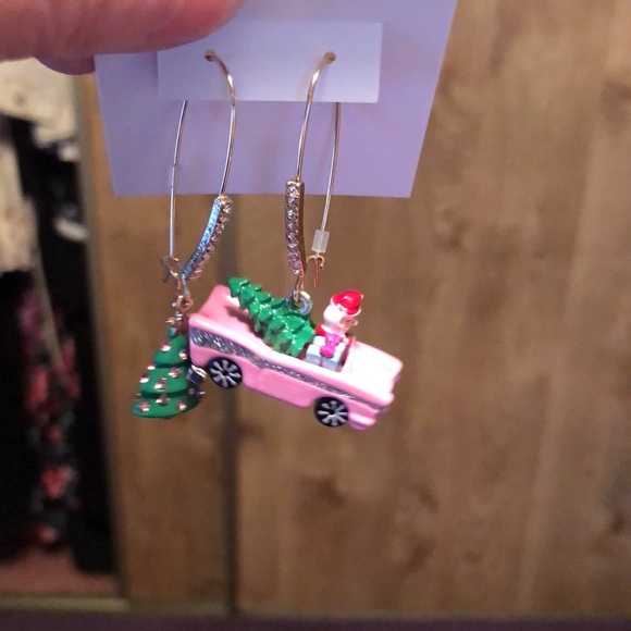 NWT Betsey Johnson Pink Santa Car Earrings Mix-Matched Rhinestones & Faux Pearl - Picture 16 of 17